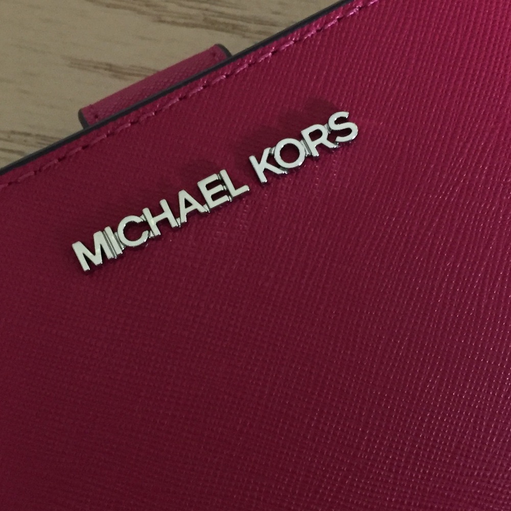 Michael Kors Dark Raspberry Leather Bifold Wallet - Picture 4 of 9
